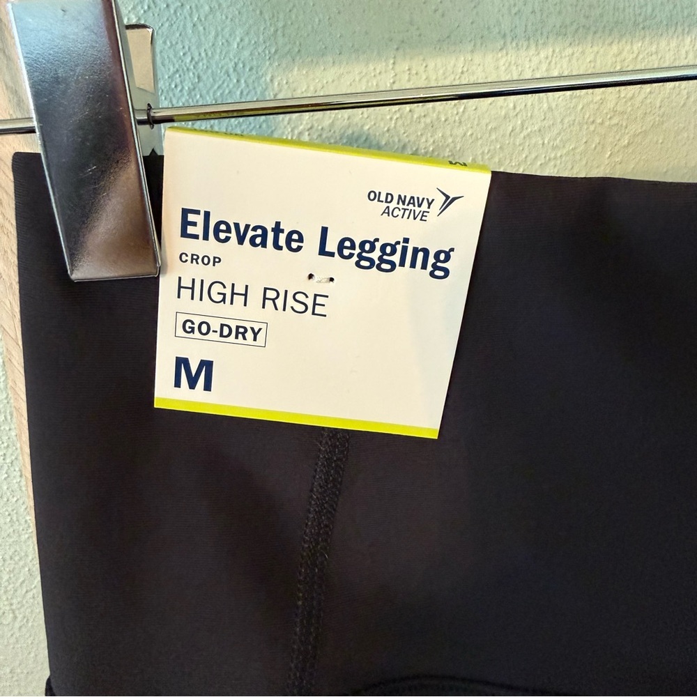 NWT Old Navy Elevate Leggings Crop High Rise Side Pockets Go Dry Size M Women - Picture 6 of 11